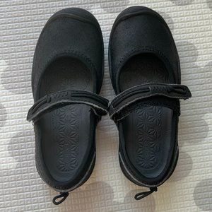 Keen Newport Girls Shoes Color Black Straps Mary Jane Slip On -  Size 10